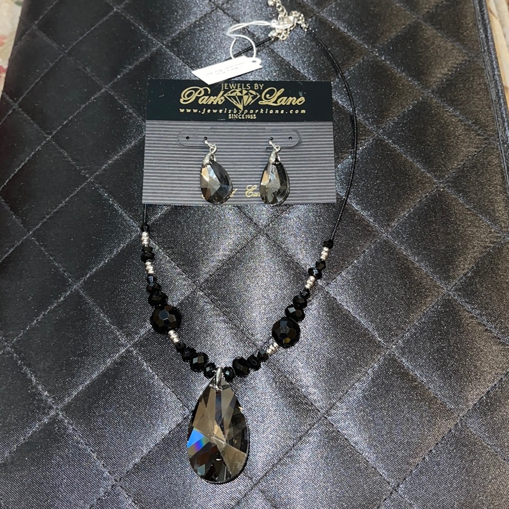 Jewels by Park Lane Jet Set Necklace and Earring set Brand New MSRP $124